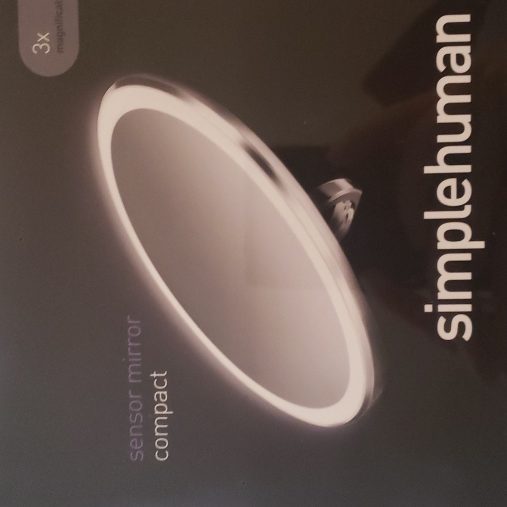 The simplehuman compact sensor mirror gives you the confidence of tru-lux lighti
